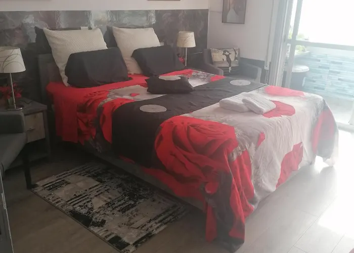 アパート Amazing Sea Place リマソール